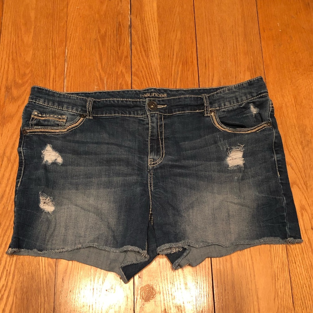 Maurices women’s denim shorts size 22